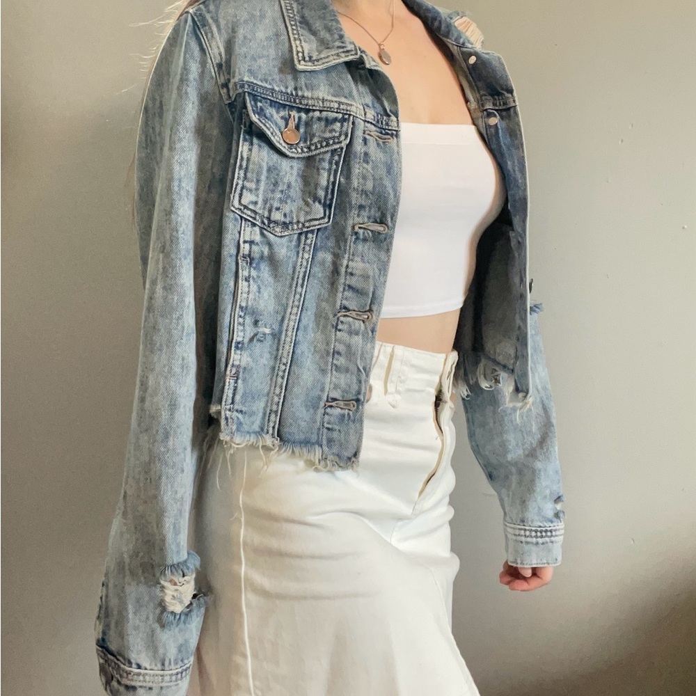 Fab’rik distressed Jean jacket in an acid wash. - Picture 5 of 6